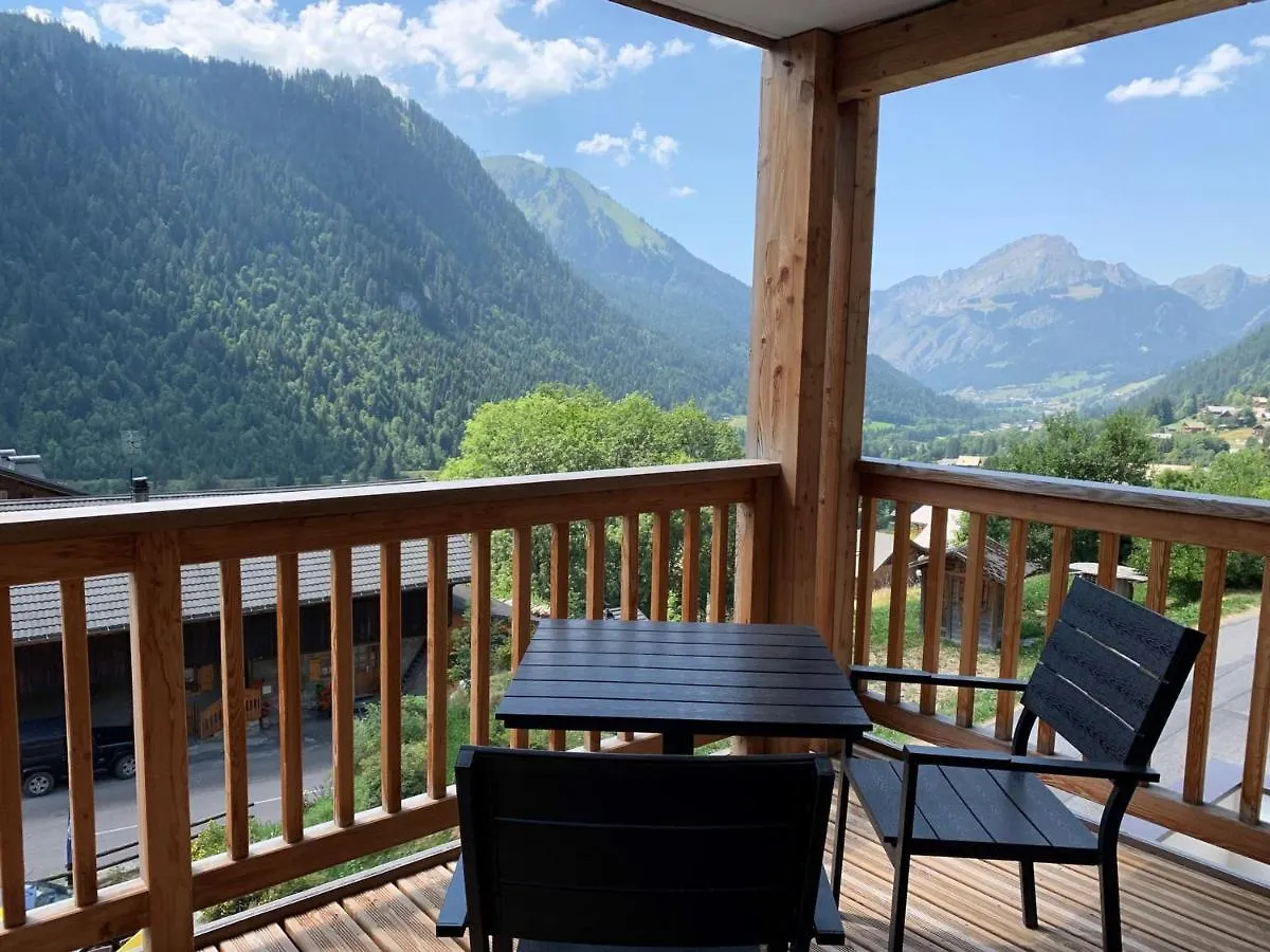 Magnifique 2 Pieces Equipe Avec Garage Prive A Chatel - Fr-1-198-239 דירה